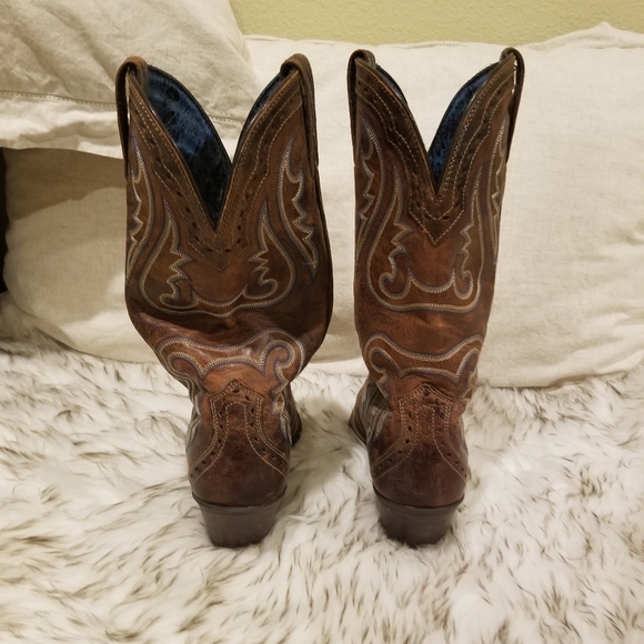 Boots - Picture 4 of 11